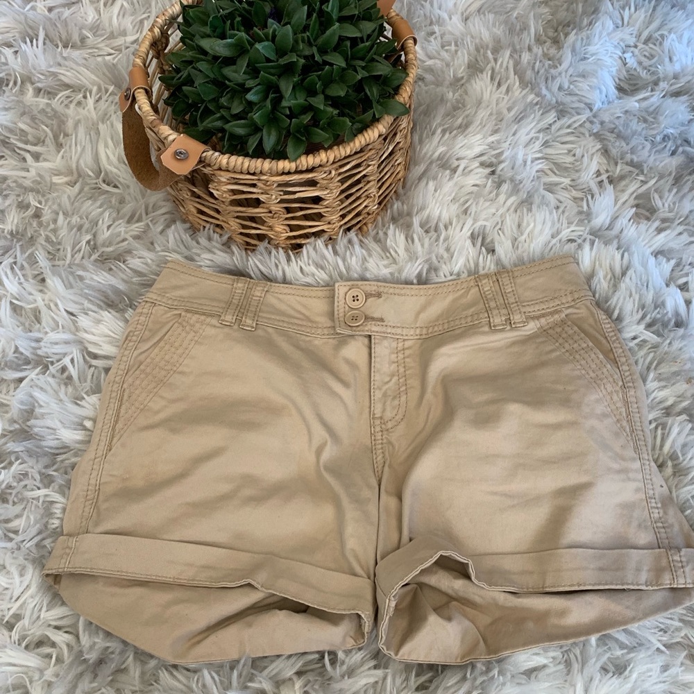 NWOT Maurice’s Khaki shorts